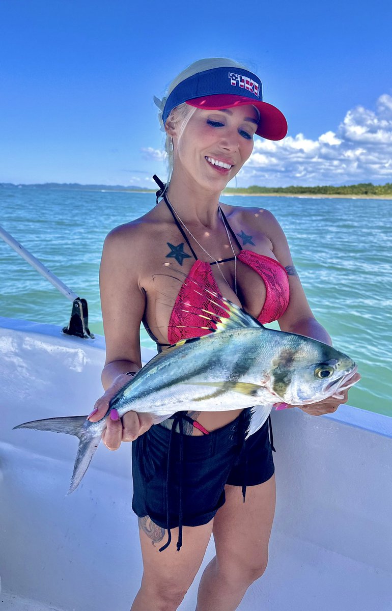 Cock-doodle-doo! Check out this big.. rooster(fish). 😏 #girlswhofish #FishingAndTravel #CostaRica #JUNGKOOK #kibe Bikini by @demon_bikini - use code COLEY_JENS for a discount!!!