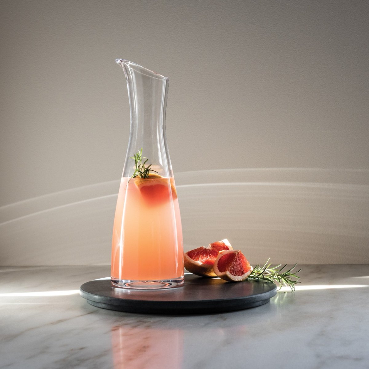 LuxBondGreen's tweet image. A modern take on a classic function, the Barre Carafe's clean, simple lines make it our most contemporary pitcher. 

Let us know your #drinkofchoice in the comments below! 🥃 

#SimonPearce #SetTheTable
#LuxBondGreen #YourFamilyJeweler #Since1898