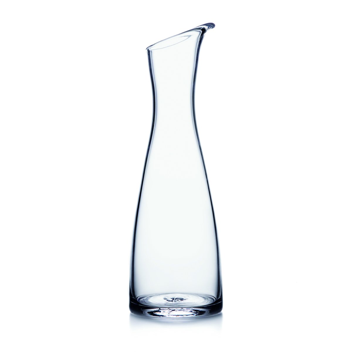 LuxBondGreen's tweet image. A modern take on a classic function, the Barre Carafe's clean, simple lines make it our most contemporary pitcher. 

Let us know your #drinkofchoice in the comments below! 🥃 

#SimonPearce #SetTheTable
#LuxBondGreen #YourFamilyJeweler #Since1898