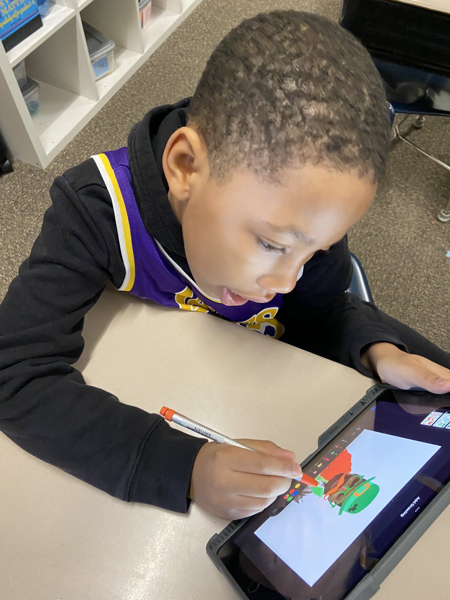 mrstechfarlin's tweet photo. Ss in @MsZintak’s class turned themselves into leprechauns for their leprechaun shenanigans writing piece. @hpointschool @OSD135 https://t.co/JfXTNBCdU8