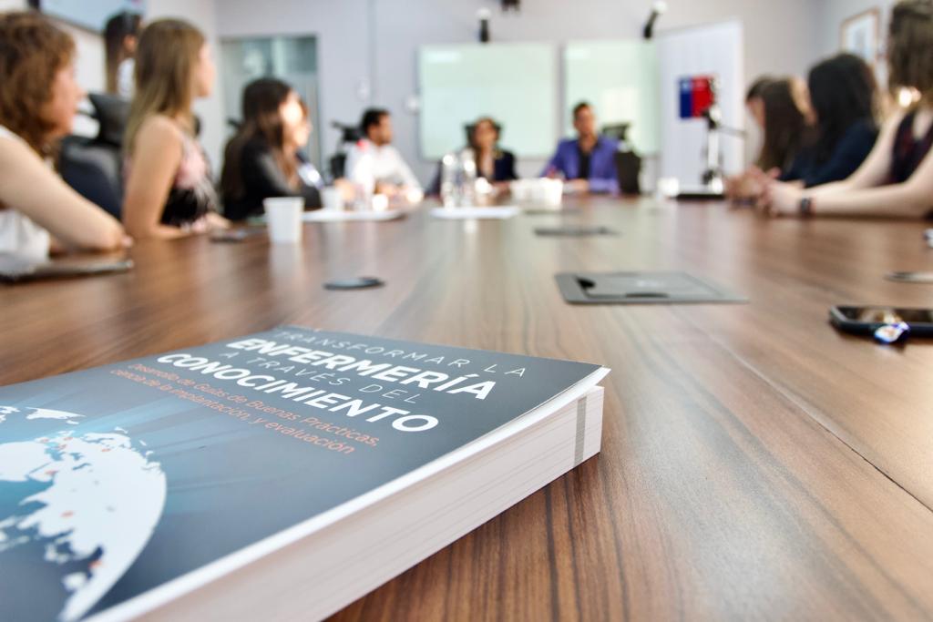 AraosFernando's tweet photo. 🔸Hoy me reuní con la Dra. Doris Grinspun del Registered Nurses’ Association of Ontario (@RNAO) y parte del equipo técnico del @ministeriosalud para recibir la Guía de Buenas Prácticas que busca proporcionar cuidados de calidad y excelencia, en el sistema sanitario. 🏥 1/2 https://t.co/ThGluPBVpQ