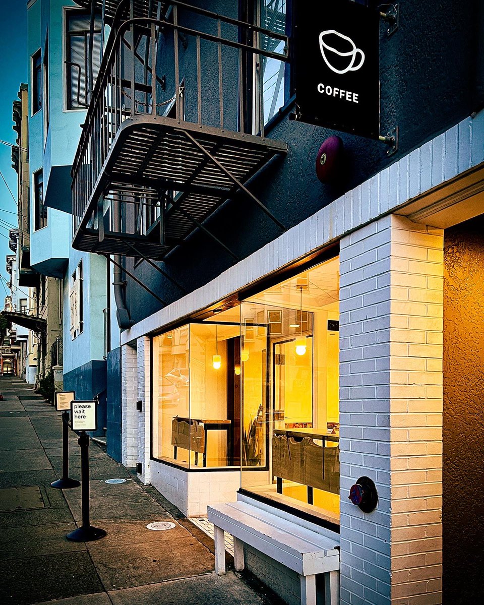 mkrissel75's tweet photo. Sunrise walk in San Francisco to my favorite coffee shop The Coffee Movement. https://t.co/pOqEU9ULi2