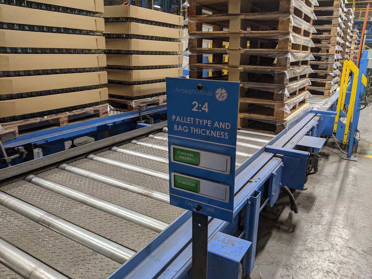 PEAKVM's tweet photo. I really like these simple visual signs being used at Ardagh Group to communicate the types of pallets and packing materials in use on different lines. Condition is available to see at a glance. Supplied by Visual Management Technology (VMT) of course. 🙂
#visualmanagement https://t.co/cVZH2x1Mg7