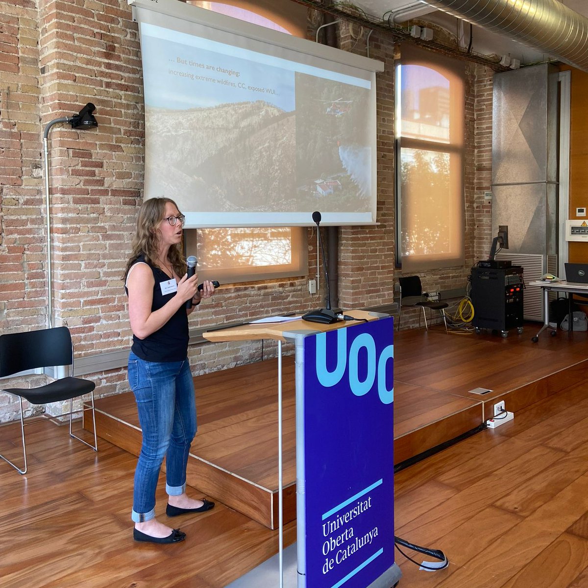 PyroLife_ITN's tweet image. 🔥 Topic 2 | Communities and society

🗣️ Isabeau Ottolini, Pyrolife ESR, gives her presentation: &quot;Going beyond communicating about wildfire risk. A case for Community-based communication&quot;. 

#IntegratedFireManagement #PhD #EUFireProjectsUnited