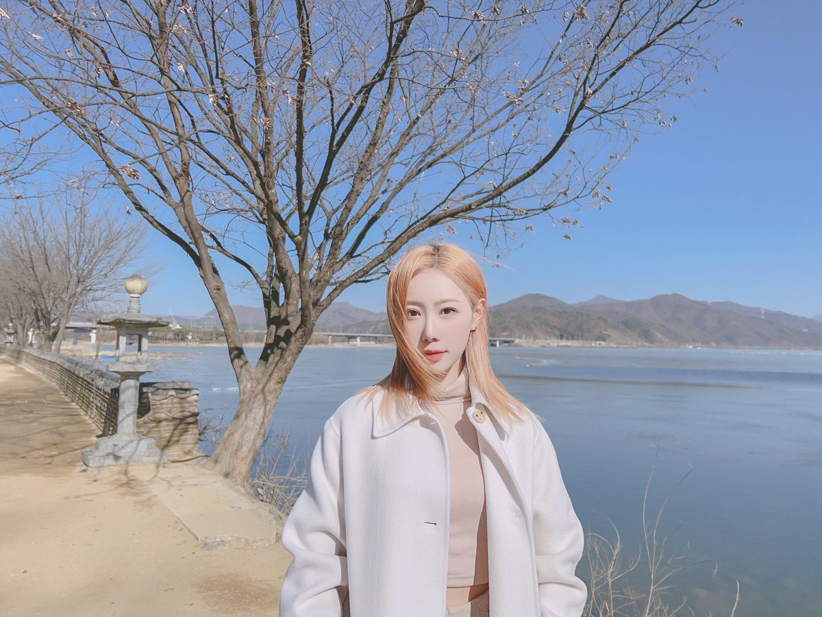 sparklydong's tweet photo. 🖇️ TWITTER 230315
Behind The Scenes photos of
'Nights Into Days (Prod. by Naul)'
Cover by Handong have been released!!
Are you curious about the Cover's video⁉
- © hf_dreamcatcher
#DREAMCATCHER #HANDONG
#NightsIntoDays #혼자서걸어요 https://t.co/KDNstyEsUJ