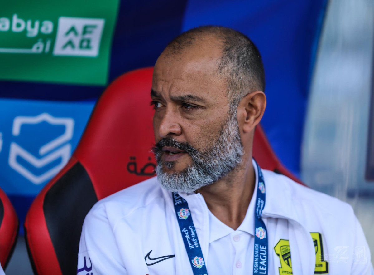 - احصائية قمت بـ اعدادها ..  
بسبب الاصابات و الغيابات المتكررة في كل أسبوع 
الاتحاد شارك بـ13 خط دفاع مختلف في 24 لقاء !!

رغم ذلك ؟ يملك 15 كلين شيت في 24 مباراة ✅