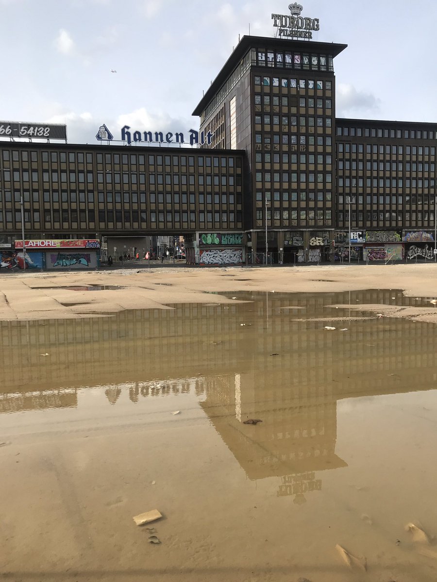 AmNordpark's tweet image. Wir brauchen keinen See im Süden der @StadtMG. Wir haben schon einen mitten im Stadtzentrum. Bildet sich wie von Geisterhand, wenn es stark geregnet hat. 🤡 #ZOB #MG