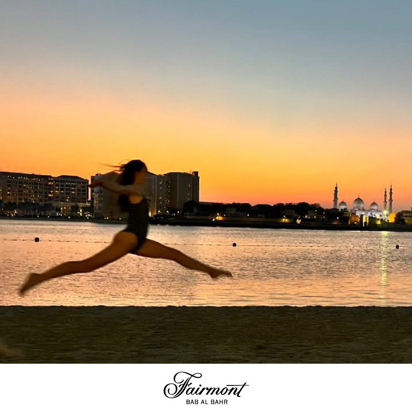 Stunning view that take your breath away - from the pristine white sands of the #beach to the majestic Sheikh Zayed Grand #Mosque, this is a feast for the senses. 

منظر مذهل يخطف الانفاس - من رمال الشاطئ البيضاء النقية إلى مسجد الشيخ زايد الكبير.

📸: @worldistheiroyster