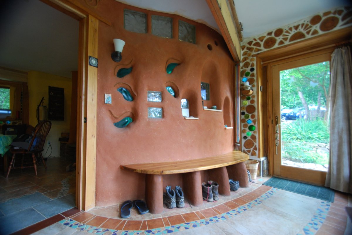 I design custom #naturalhomes &amp; empower homeowners to build them. When homeowners include an artist...this is what happens🧡
#projecthighlight #naturalbuilding #passivesolar #naturalarchitecture #interiordesign #strawbale #cob #masonryheater #cordwood #adobefloor #livingroof