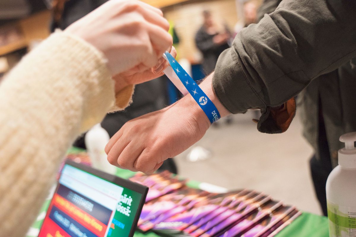 Kuukauden päästä se alkaa, nimittäin lipunmyynti Desuconiin! Kesän tapahtuman lipunmyynti tapahtuu kahdessa erässä, lauantaina 15.4. ja tiistaina 18.4! Voit lukea lisää muutoksesta täältä: desucon.fi/desucon2023/li…

Kuva: jesmoth