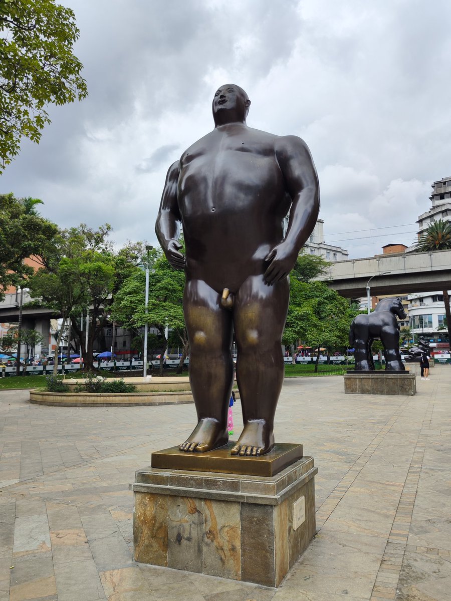 galenoecoli's tweet image. Y recuerden amigos, entré más panza menos lanza...
Hagan ejercicio
#Medellin #botero 
#urotips