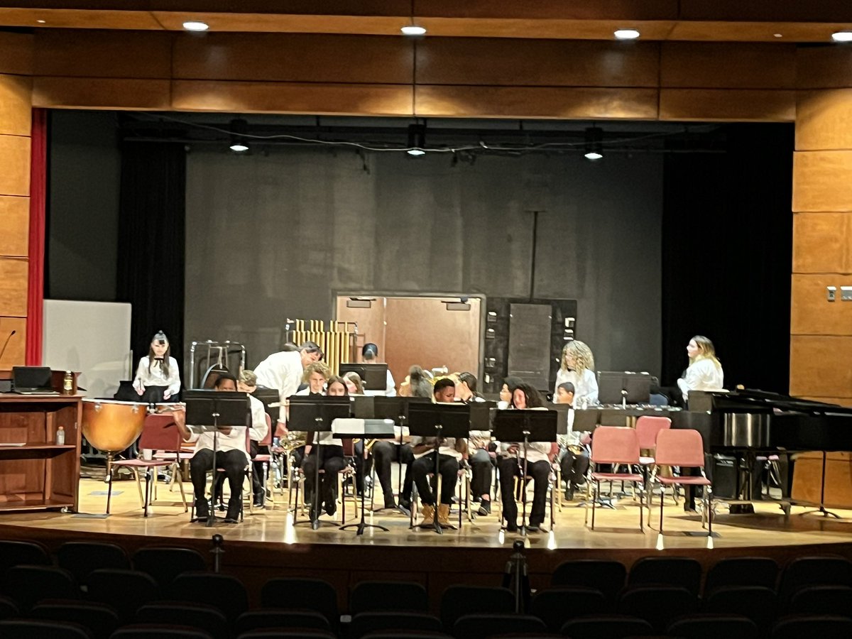 Kristin82177's tweet photo. Teen Art with Walnut st. Middle School @DelancoBands @barrykid1 https://t.co/QQvzTUha0R