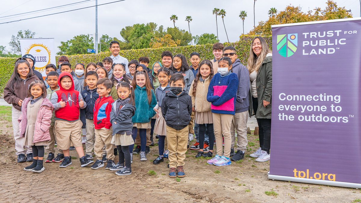 G_InTheCity's tweet image. The week we broke ground on our newest #GreenSchoolyard in the Pico Union neighborhood of Los Angeles. We will remove asphalt, plant trees and bring nature to campus while improving educational, public health and environmental outcomes! 1 🧵 3