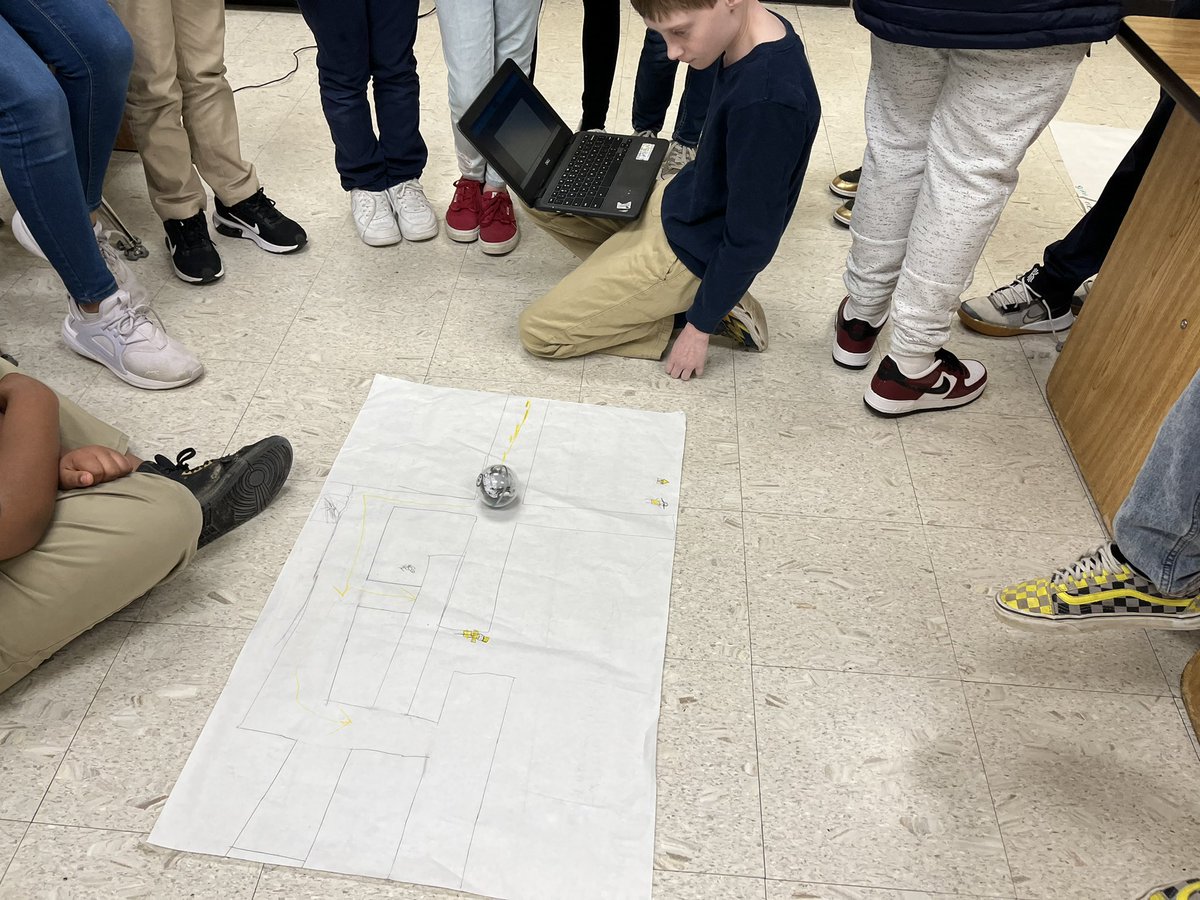 Fore0608's tweet image. 5th graders did an a”maze”ing job designing mazes and coding spheres to find their way out! @StonestreetJCPS @TimCarrico1 #jcpsdigin #zone1derful