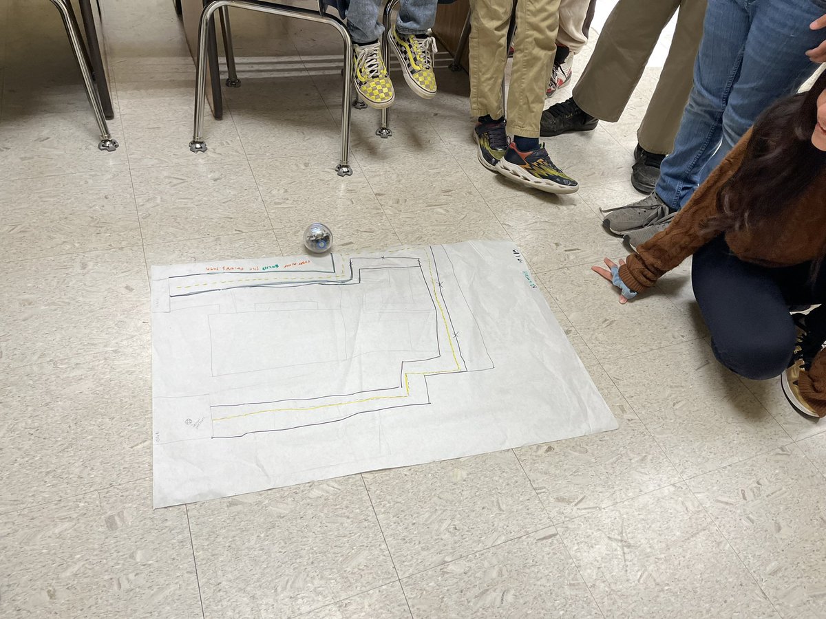 Fore0608's tweet image. 5th graders did an a”maze”ing job designing mazes and coding spheres to find their way out! @StonestreetJCPS @TimCarrico1 #jcpsdigin #zone1derful