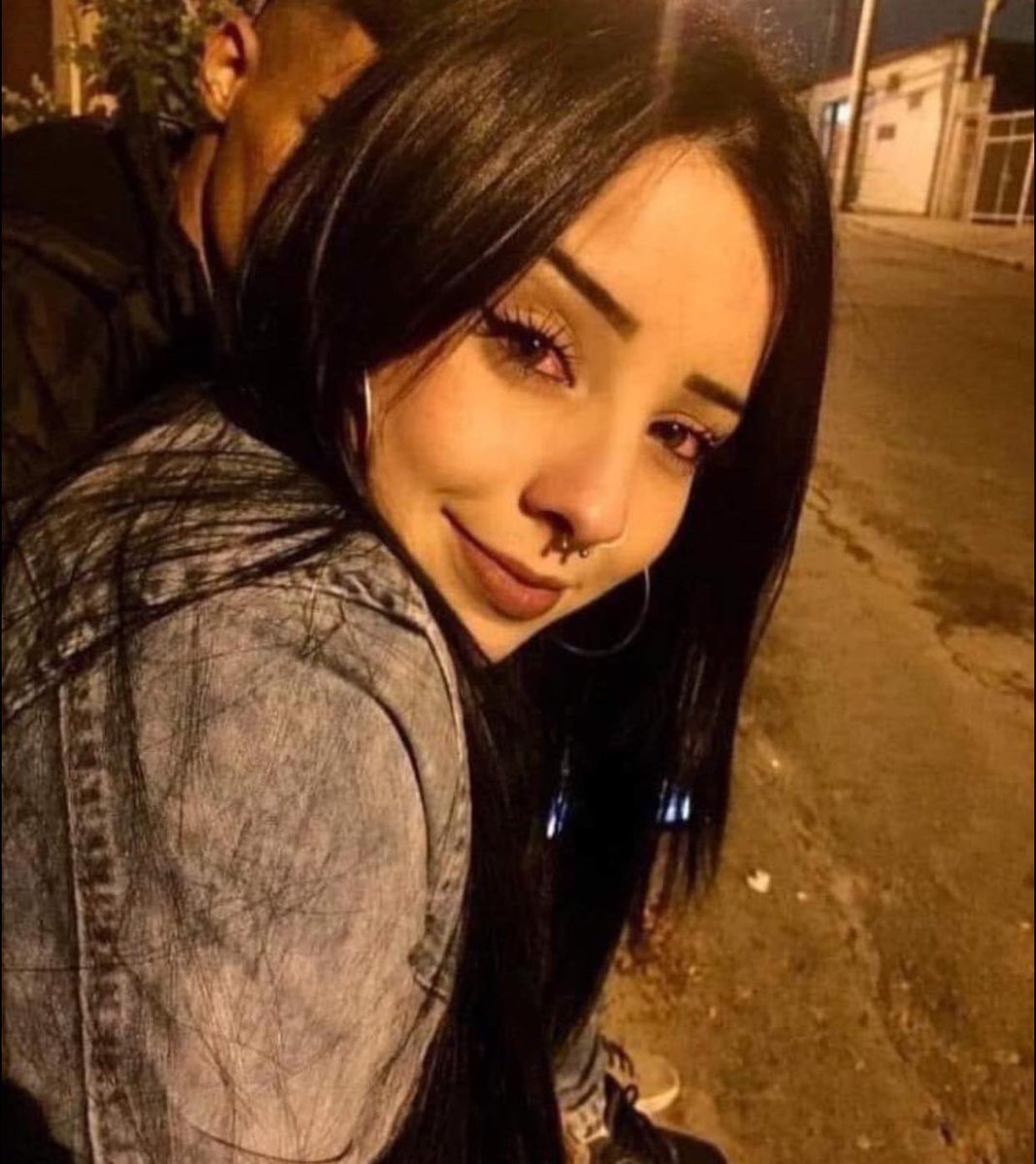 “vai lá com aquela maconheira”

a maconheira: