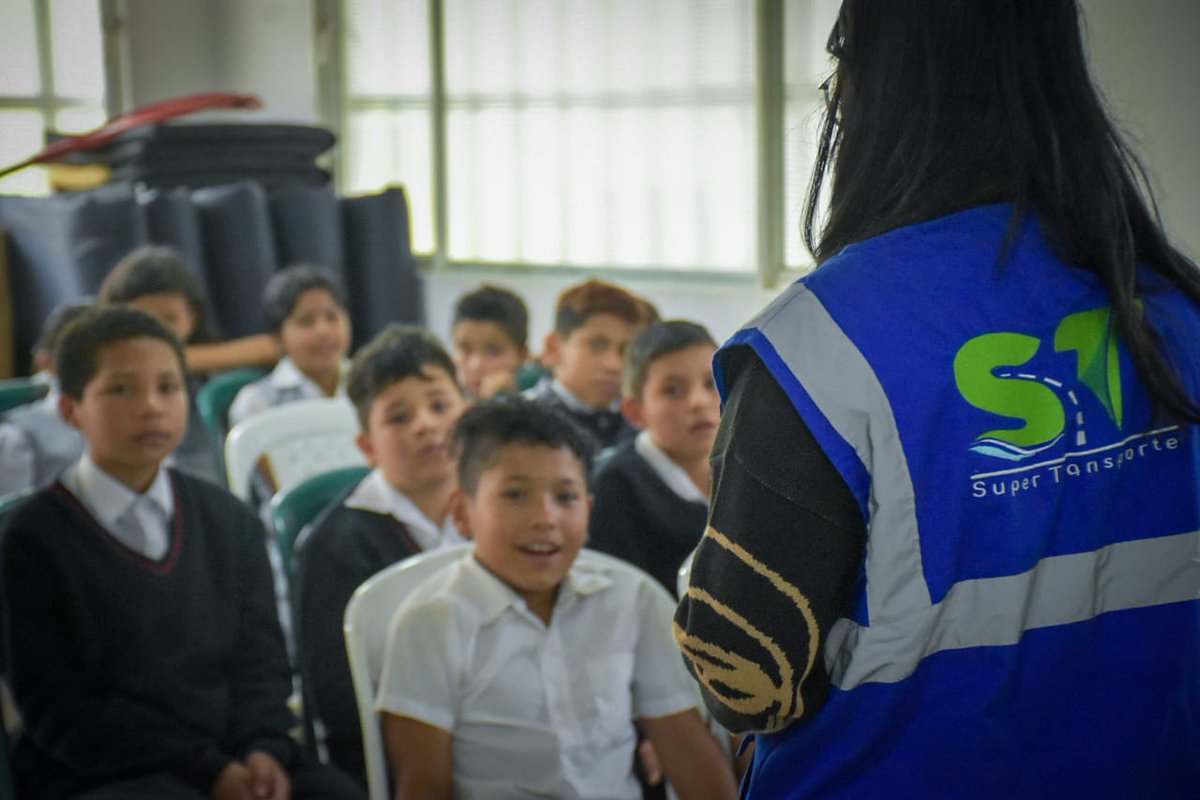 Supertransporte's tweet photo. #AEstaHora la @Supertransporte llega al municipio de #Subia y visita a los niños y niñas del IED Subia Central para contarles cuáles son sus derechos y deberes a la hora de transportarse. #MovilidadEscolarSegura.
#DiaInternacionaldelConsumidor https://t.co/4nZk03fLNj