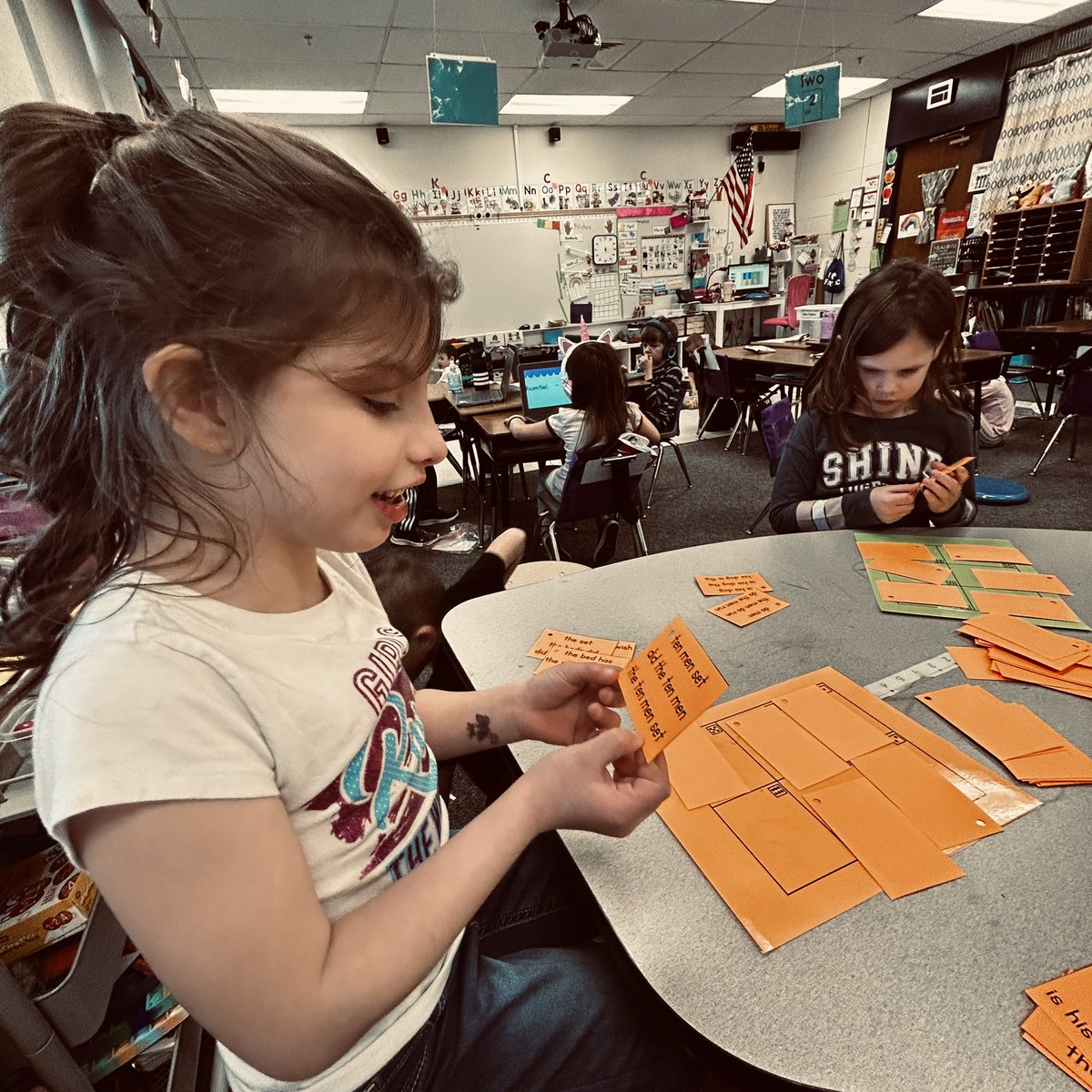 kindergeniuses's tweet photo. Love watching these kindergarten geniuses help each other read #TMGenuis https://t.co/VlJ301Gkor
