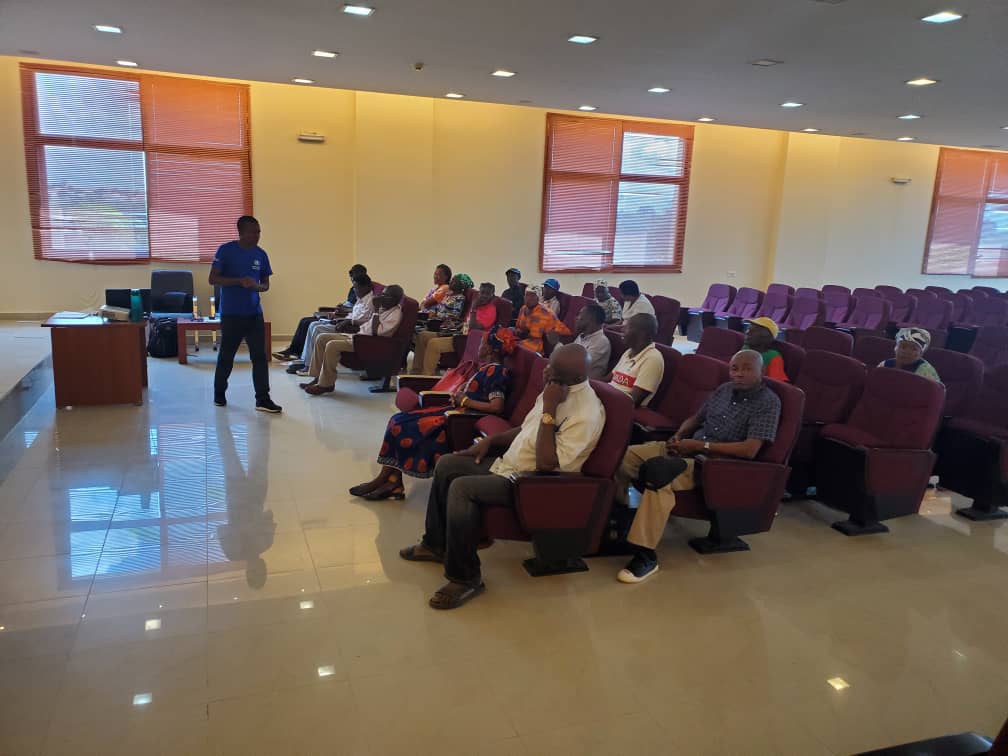GuineaSalud's tweet photo. 🗓📚Continúan los trabajos de formación y sensibilización social en los DS de Ebibeyin y Mongomo sobre #Marbugvirus, destinados a líderes sociales con un total de9⃣9⃣participantes.
#universalhealthcare #medicareforall #saludparatodos  @oms_ecuatorialG @UNICEFGuineaEcu https://t.co/VA4mXSsAIy