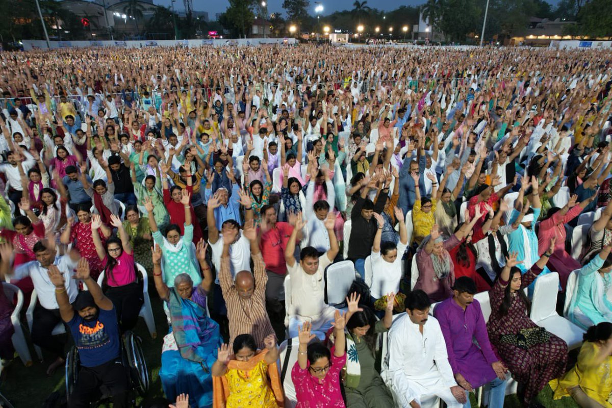 Gurudev Sri Sri Ravi Shankar tweet media
