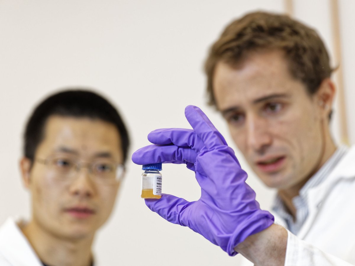 Meet the lab that is designing antibodies to speed up drug discovery. This new pipeline draws from a huge database of interacting fragments and it is much faster than conventional laboratory-based approaches.
#chemistry  #ChemTwitter 
ch.cam.ac.uk/news/designer-…