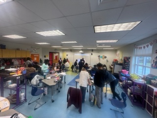 HillpointHusky's tweet photo. Mrs. Woodall's class science stations #scientific #Research #scientist #areyousmarterthana5thgrader #STEM #sciencestations #HPLeardersofthePack
#BuidlingtheBestSPS https://t.co/P9ScKEWGJb