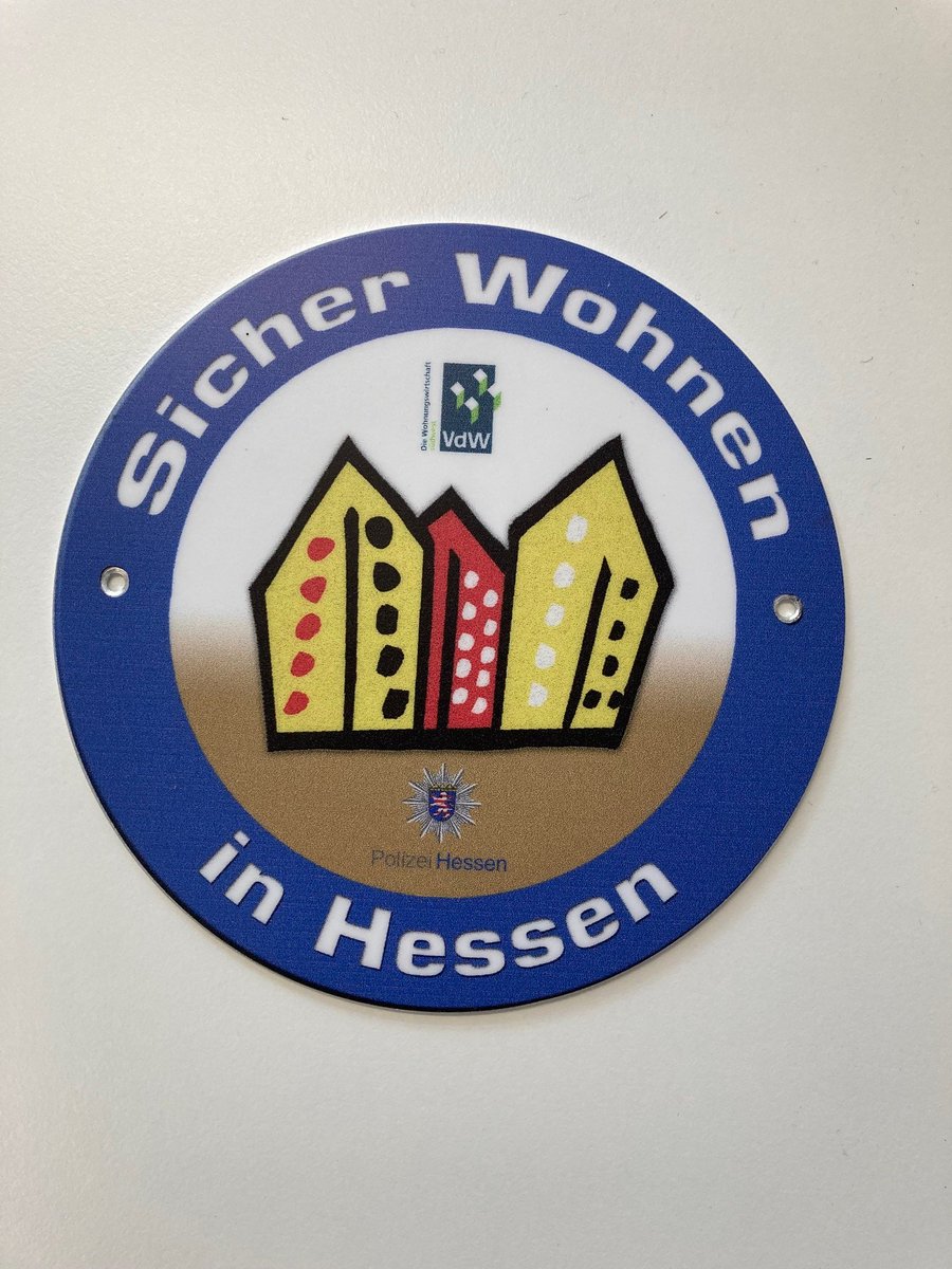 Hervorragende Sicherheitsstandards: Hessens Innenminister @peterbeuth und <a href="/ATausendpfund/">Axel Tausendpfund</a> haben heute in Frankfurt Riedberg den Wohnkomplex Westline der Immobiliengruppe Krieger + Schramm mit dem Gütesiegel „Sicher Wohnen in Hessen“ ausgezeichnet 👉 bit.ly/3yKVZWQ