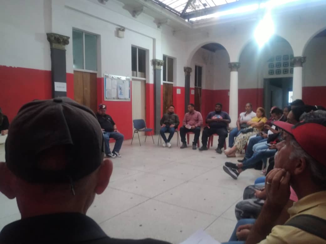 El Dia de hoy #14Mar estuvimos en reunion del Equipo Político, los y las jef@s de calle, UBCH, comunidad y ejes, realizando las propuestas de trabajo para mejoras de la Parroquia Catedral.
#ChavezHechoMillones
@NicolasMaduro 
@dcabellor 
@gestionperfecta 
@Nahumjfernandez