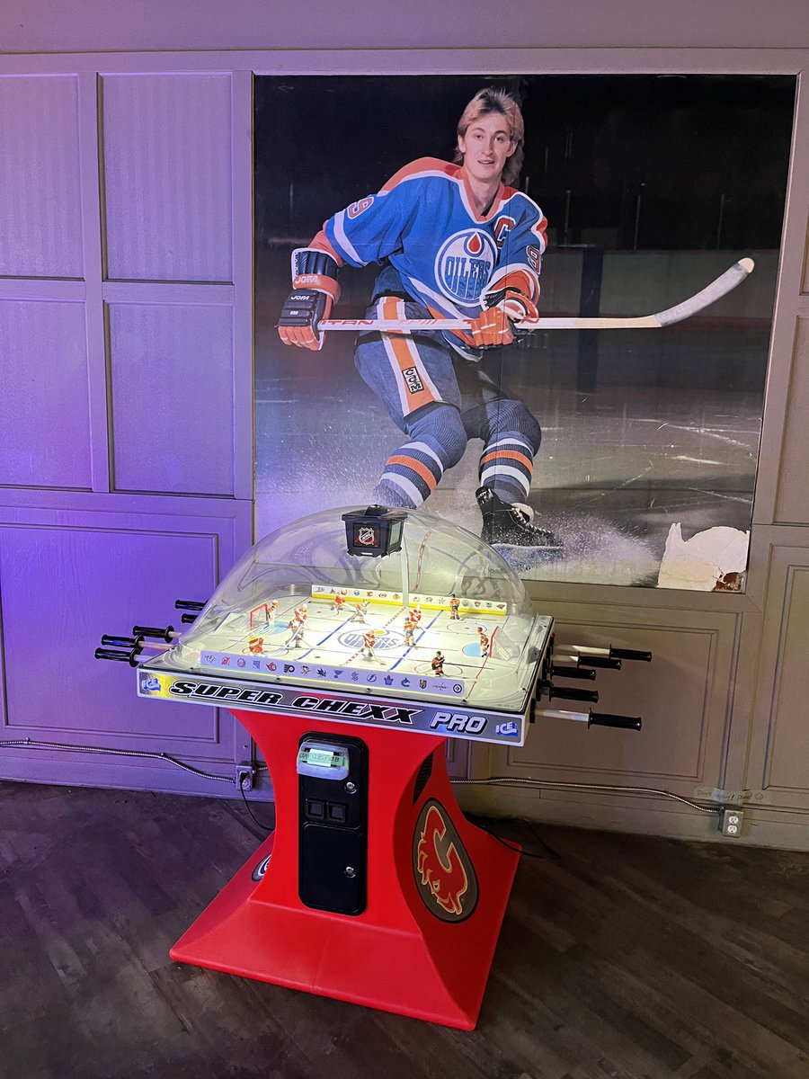 ICESuperChexx's tweet photo. The Great One! @WayneGretzky https://t.co/1FXbxEJg7P