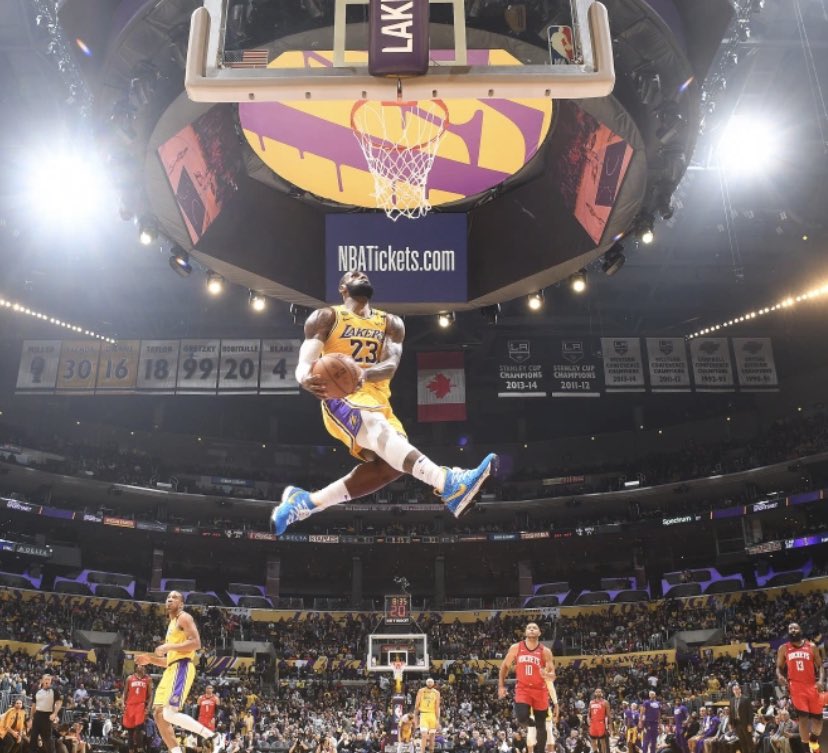 LBJsBest's tweet photo. This LeBron pic always been 🐐’d 👑 https://t.co/P53EJFvXdk