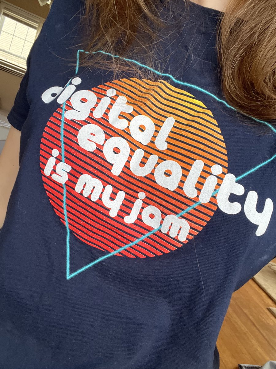 caytedesigns's tweet image. got my @dequesystems shirt on for #axecon today!