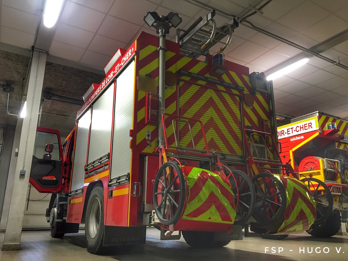 france_secours's tweet image. [#SDIS41] 
🚒 FPTSR 50 du Centre de #Secours de #Contres en #LoirEtCher 

💬 Ce véhicule embarque avec lui du matériel #incendies ainsi que du matériel secours routiers.

© @Hugo_Villatte // FSP 
⛔️ Non libre de droit