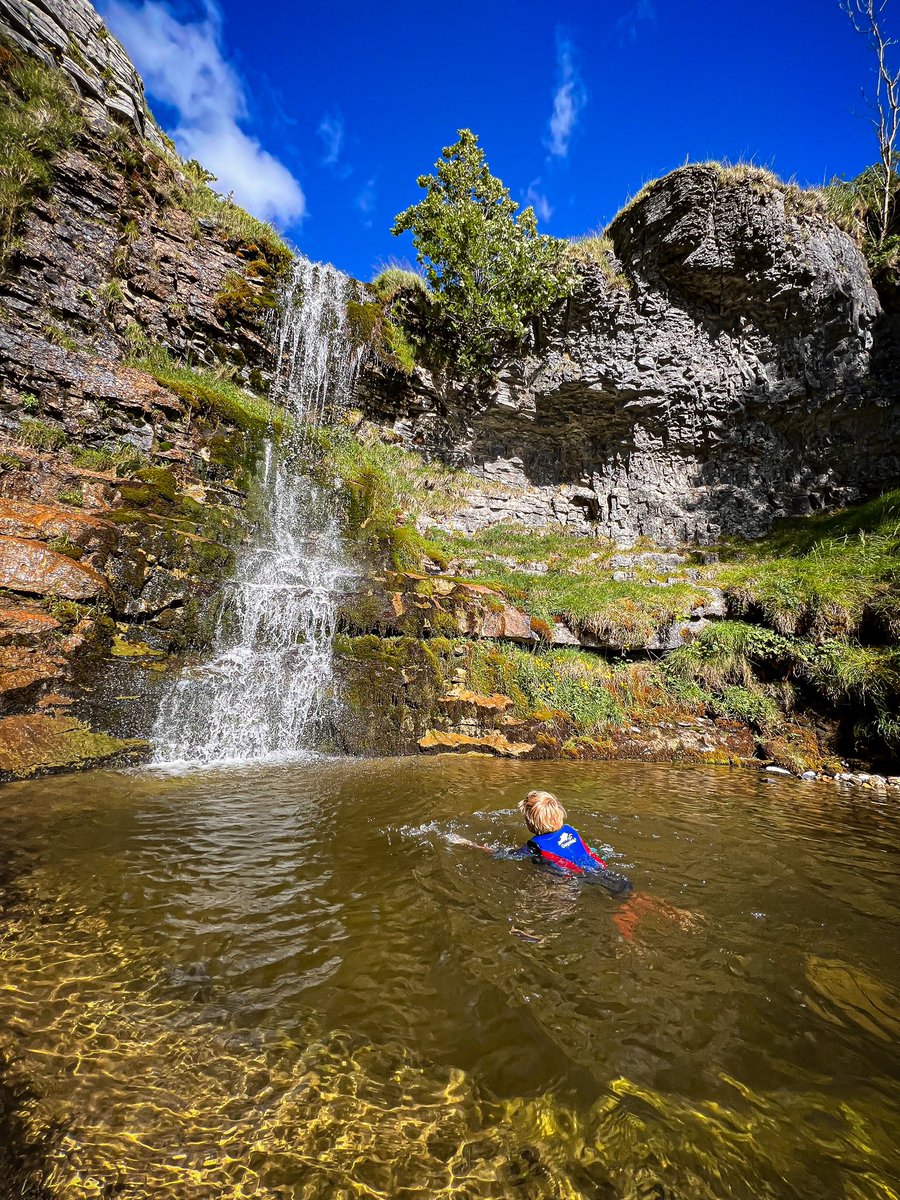 ReluctantExplrs's tweet image. After weather like today… are you dreaming of days like this?! 

📸 Buckden Beck waterfalls 

Details here 👇🏻👇🏻👇🏻

thereluctantexplorers.com/buckden-beck-w…

#yorkshiredales #yorkshirewaterfalls