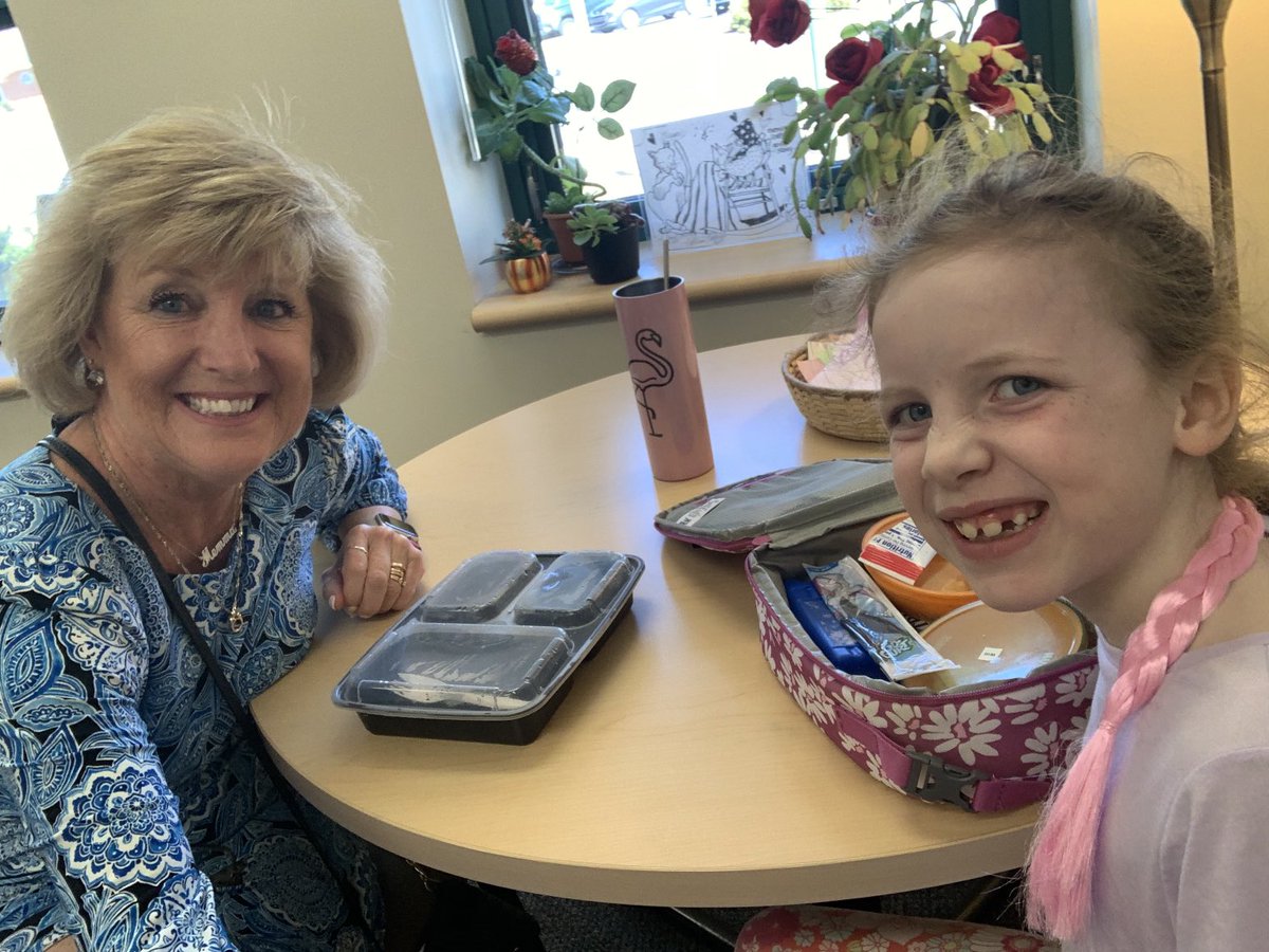 pinestreetelem's tweet photo. Best lunch buddy! @PalmyraSchools #ROARwinner #goodbehaviorpaysoff https://t.co/uHSjl3xzJO