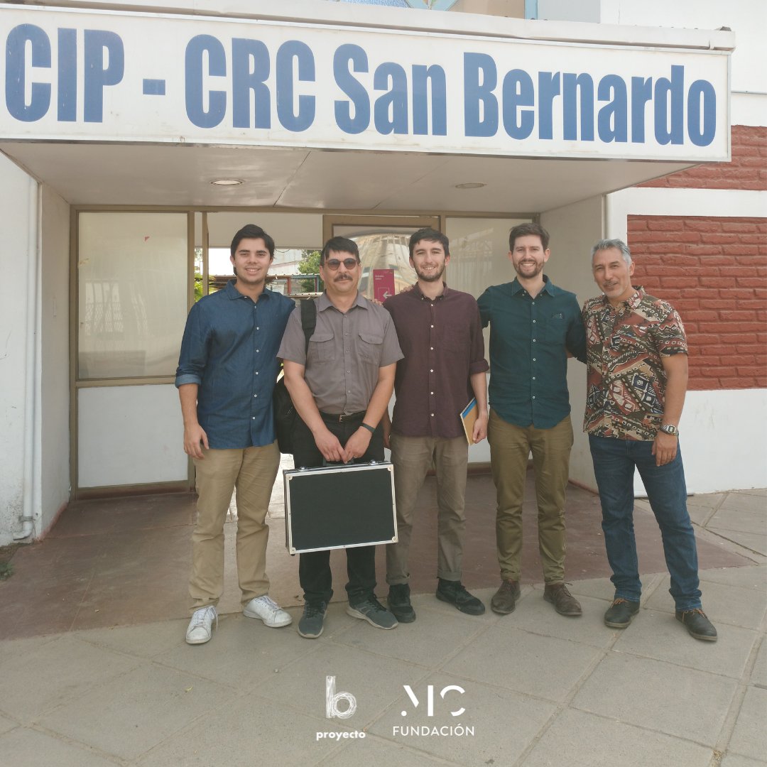 El pasado jueves, con Fundación MC visitamos el Centro de Internación Provisoria de San Bernardo para compartir con los jóvenes del Taller de Fotografía impartido por Proyecto B. Allí conocimos su experiencia y vimos parte de las fotografías que han tomado durante las sesiones.