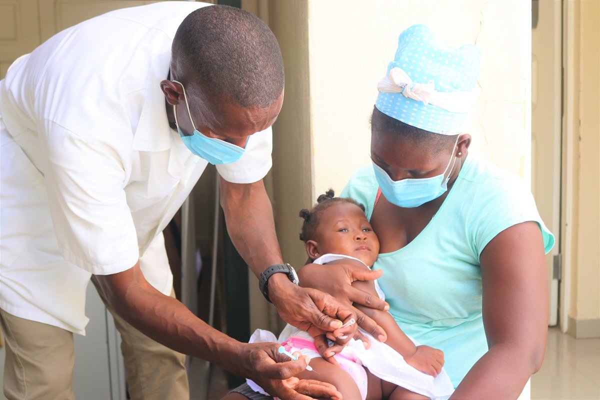 UNCaboVerde's tweet photo. Rafaela, 9 months, is 1st child to receive 2nd dose of injectable #polio vaccine inactivated. With support from #UN through #UNICEF & #WHO she and + 10,000 more children will be vaccinated soon. #Health #ForAllChildren #SDG3 #endpolio @UNICEFAfrica @OmsCaboVerde https://t.co/oFtIf55wqe