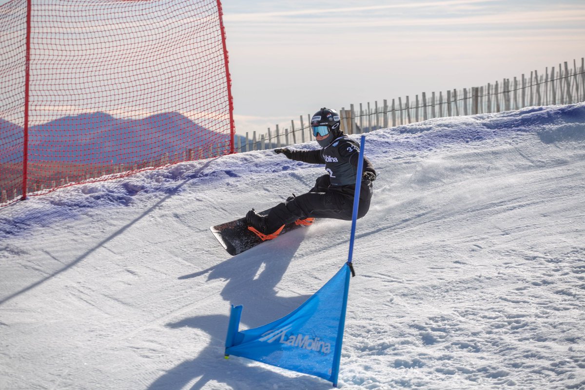 Het was Brons voor Chris Vos op de Wereldkampioenschappen snowboarden in La Molina Spanje. Onder te zomerse omstandigheden en nauwelijks sneeuw op de piste werd er in een waterballet gestreden om het hoogst haalbare.