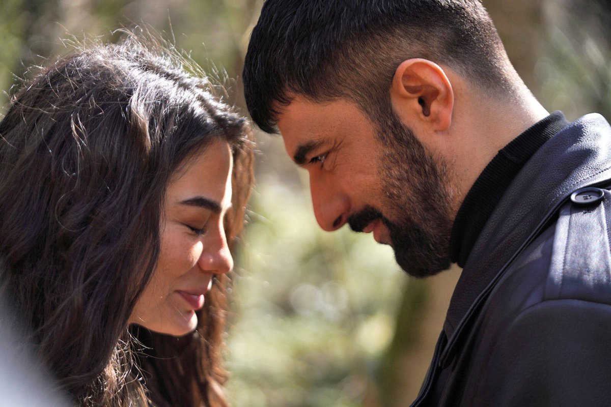 Artık çarşamba akşamlarını heyecanla bekliyorum🥳🥳
#DemetÖzdemir #EnginAkyürek
#FaHir #AdımFarah