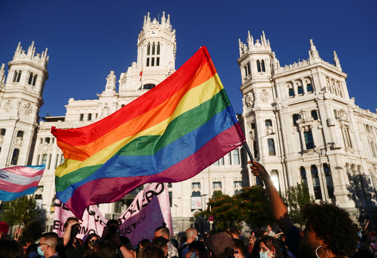 Openly's tweet photo. 🇪🇸 Intersex children in Spain can no longer be subjected to medically unnecessary genital surgery under a new law.

❌ It includes a complete ban on unnecessary intersex surgeries for children under 12, while older children can request to undergo surgery if wanted. https://t.co/kH8mSkwhB0