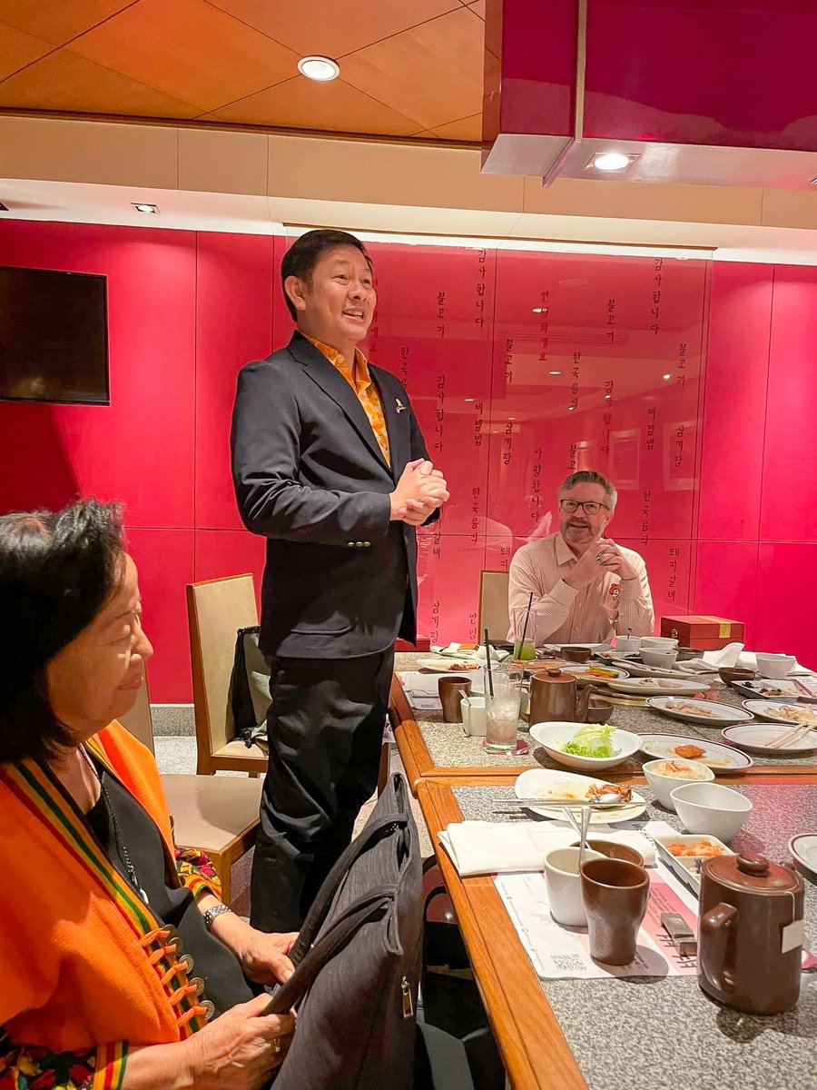 okstate_Global's tweet photo. It's true....orange looks great everywhere! πBangkok @OKStateAlumni @okstate
#GloballyOrange #OkstateGlobal #okstate https://t.co/zih0nfdylv