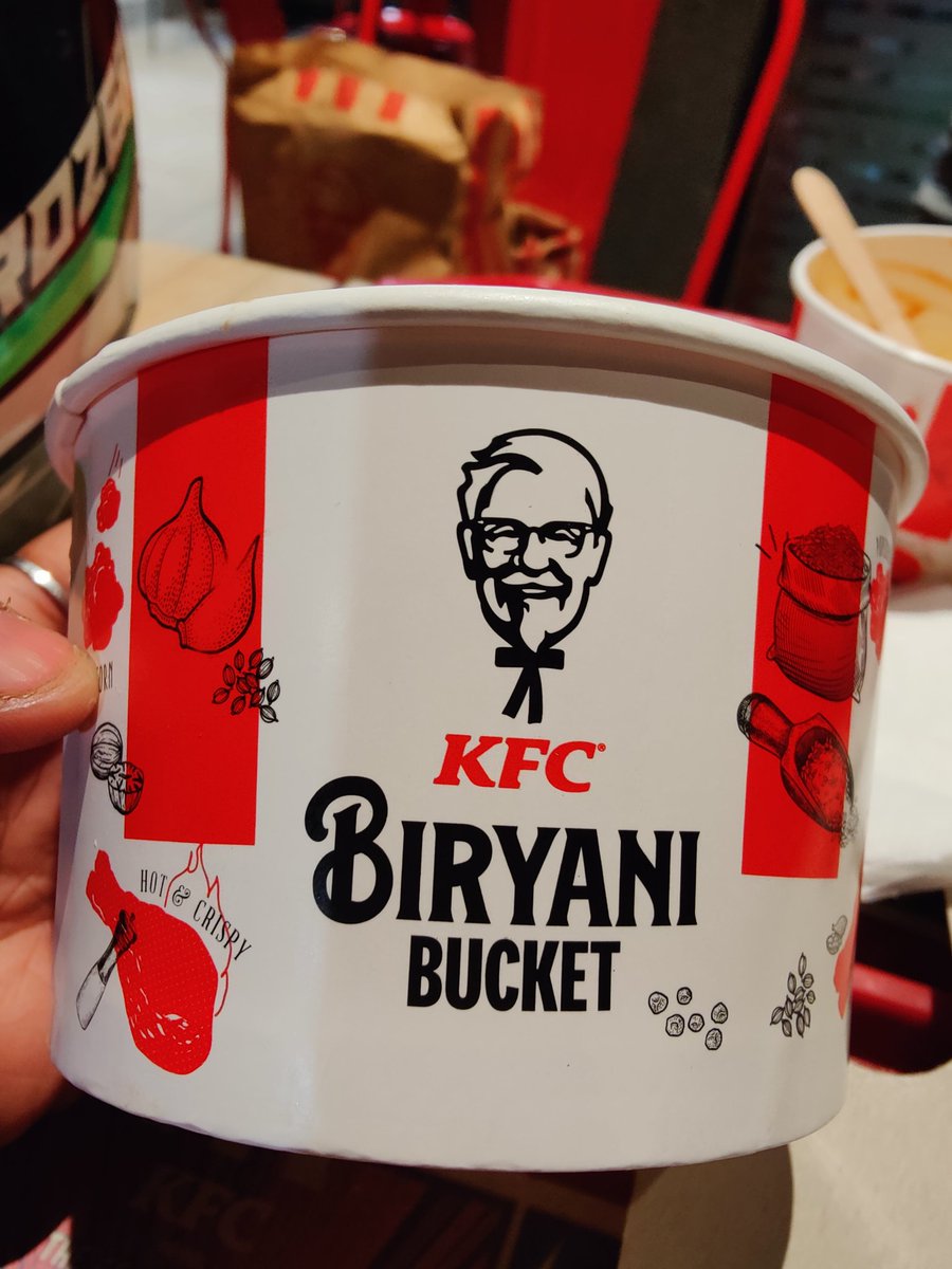 AmanChetryAC's tweet photo. @kfc Serving 'Popcorn Maggie' in 'Biryani Bucket'..👀 "Chalak Bro Chalak, Very Chalak" 🤣🤣 @KFC_India 

📍Location - Near LGBI Airport, Azara, Guwahati, Assam, India. https://t.co/gYMlXJ0O7a