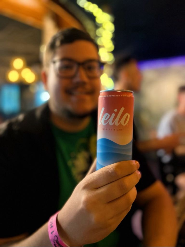 karmakavabar's tweet photo. On Wednesdays we Leilo 💁🏼♀️ Come sit with us and enjoy some calm in a can💆🏼!
.
.
.
.
.
.
#happywednesday! #kavabar #kratom #nonalcoholicbar #bula #tea #shellsup #freshkava #elixirs #leilo https://t.co/NNEzyxRvX4