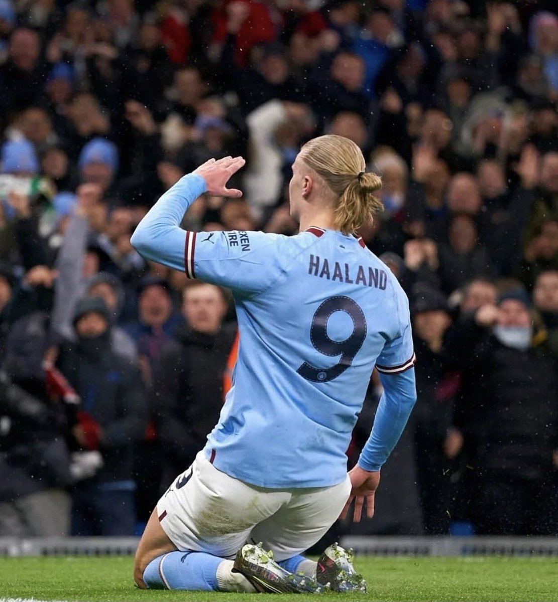 TeacherOfBall's tweet photo. UCL goals after 25 games

Ronaldo: 1
Messi: 11
Raul: 11
Benzema: 13
Mbappe: 14
Neymar: 14
Lewandowski: 15
Drogba: 15
Suarez: 18
Van Nistelrooy: 18
Kane: 20

𝗘𝗥𝗟𝗜𝗡𝗚 𝗛𝗔𝗔𝗟𝗔𝗡𝗗: 𝟯𝟯

His competition. https://t.co/XkeSxYiM62