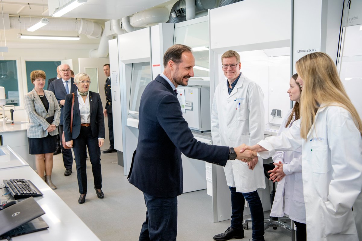 The Crown Prince of Norway visited Nofima today to learn more about #feed, #feedtechnology and #marine #ingredients for #human #consumption @DGMare @Aquabioprofit #EU-#project