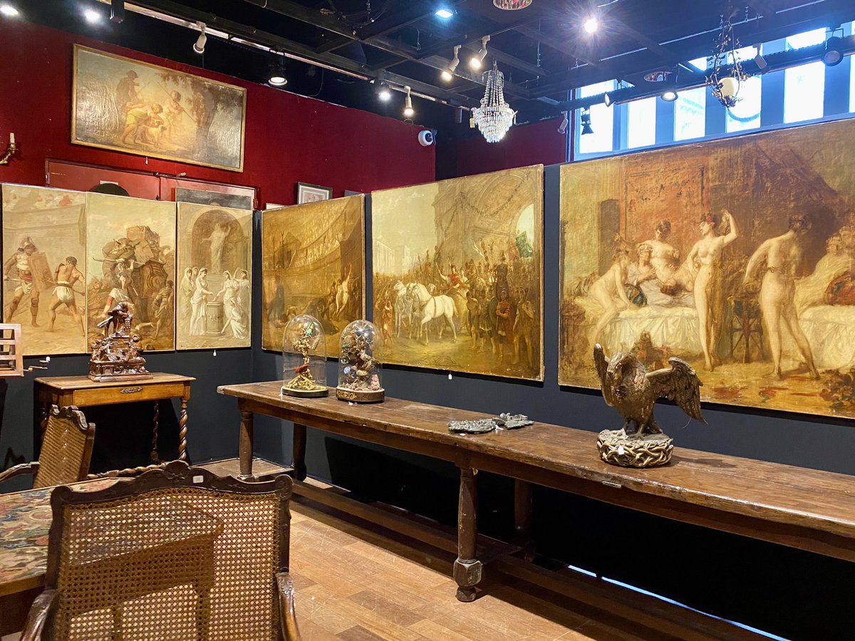 Guiguiii94's tweet photo. Le décor du célèbre Bar Romain, la cantine de l’Olympia, est à vendre ce vendredi à @Drouot pour 10-15k€ !

Les 13 toiles de Gustave Surand, élève de JP Laurens, ornaient le restaurant depuis son ouverture en 1905 jusqu’à la fermeture en 2011. Ainsi disparaît l’âme de Paris… https://t.co/bYPPsBHNYW