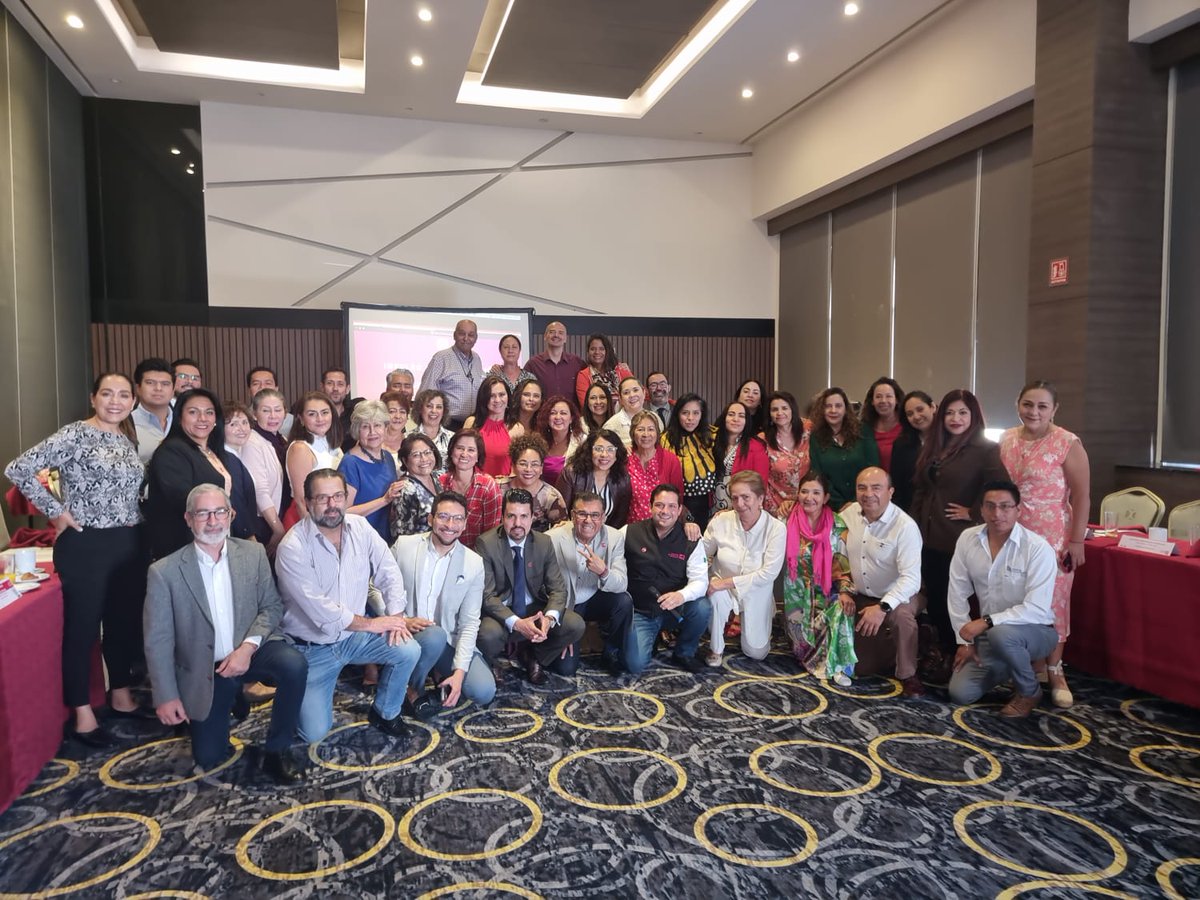 lupisaz's tweet photo. Orgullosa socia de @AQInmobiliarias  Asociación Queretana de Inmobiliarias!! https://t.co/nr6KRepra1