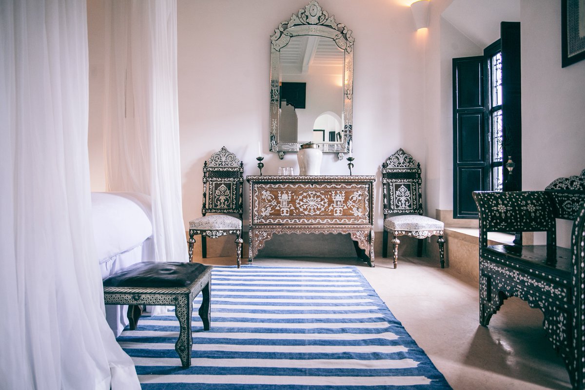 rugtraders's tweet photo. The benefits of large area rugs go much beyond aesthetics. From reducing noise to adding warmth, read our blog for a range of benefits that an area rug provides!

#RugInspiration #RugsOnline #RugTraders #MyInteriors #InteriorInspiration https://t.co/aak7Q5EDkC