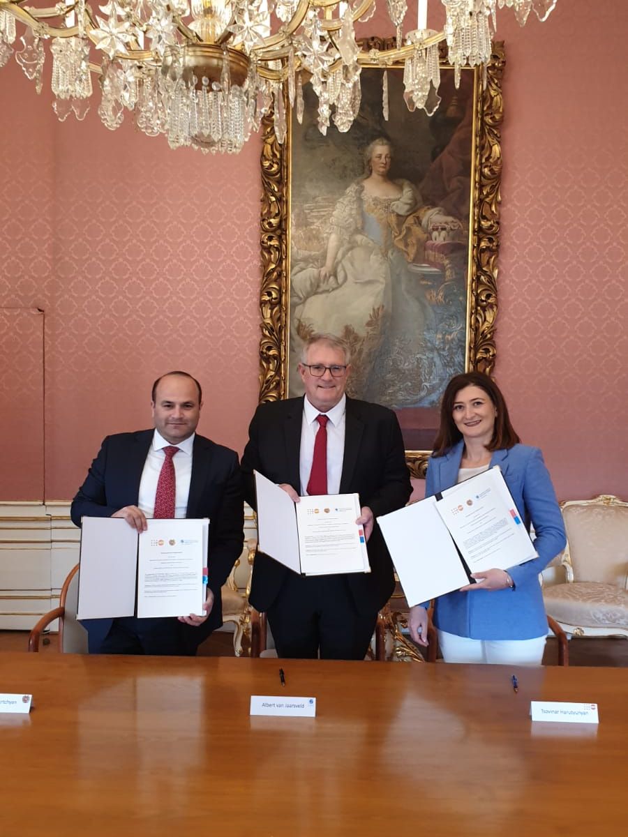 IIASAVienna's tweet photo. IIASA welcomed delegations from @armgov led by Minister Narek Mkrtchyan and from @UNFPAArmenia to sign an MoU and get insights into #PopulationResearch and #PopulationStrategy for #Armenia🇦🇲We are looking forward to further #collaborations in the future!🤝
https://t.co/ATyv2Cr8vR https://t.co/H1thabuMKw