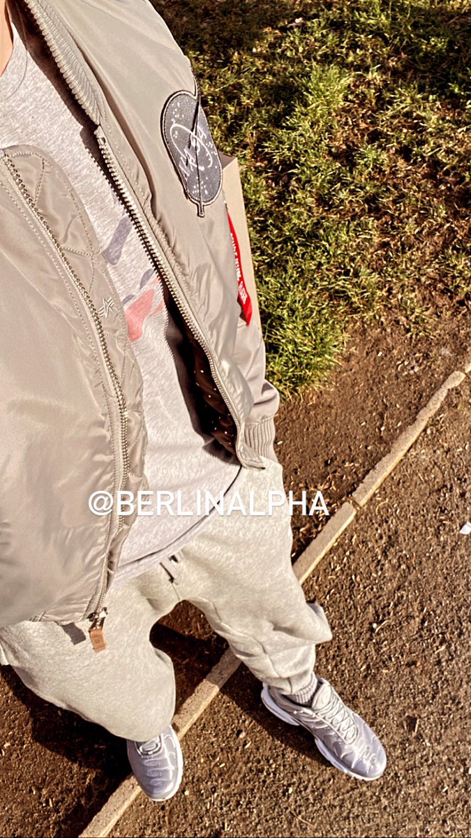 berlinalpha1's tweet photo. Tried to find an weather matching outfit but couldn’t change as fast as weather did 😅 #spring #alphaindustries #niketn #berlin #proll https://t.co/2iUtC7fzty