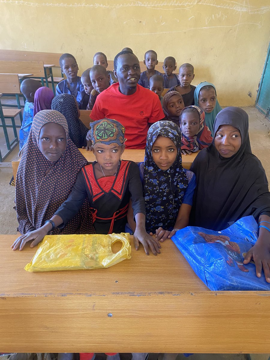 UmarIsyakuumar2's tweet photo. Every child has the right to education; Boys or girls, regardless of where they come from. #teachingattherightlevel Africa is committed to bridge the learning gaps for children in Africa without gender discrimination. https://t.co/G6HIgidjQb